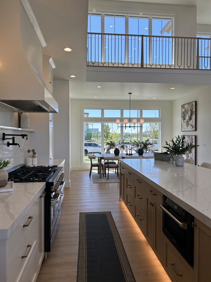 Move In / Move Out